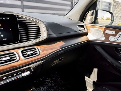 Used 2025 Mercedes-Benz Maybach GLS 600 4MATIC image 91