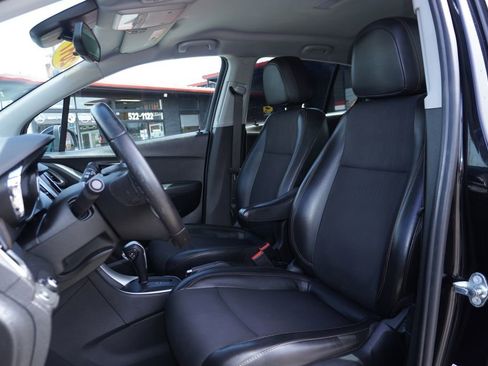 Used 2017 Chevrolet Trax LT w/ LT Convenience Package FWD image 22