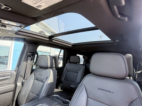 Used 2022 GMC Yukon Denali w/ Denali Ultimate Package AWD/4WD image 13