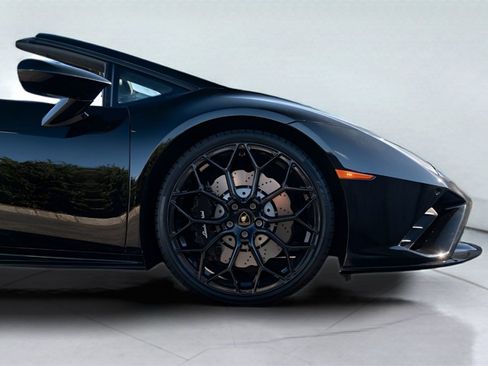 Used 2021 Lamborghini Huracan EVO image 32