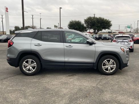 Used 2024 GMC Terrain SLE image 4