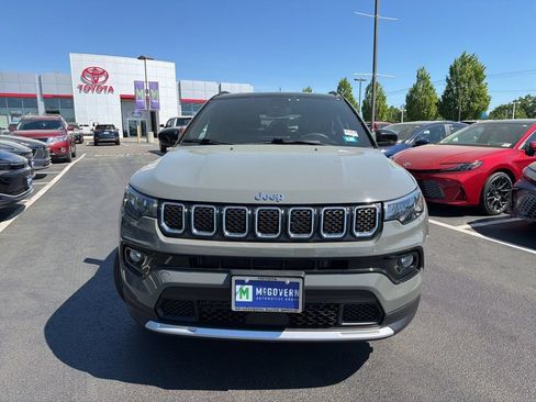 Used 2023 Jeep Compass Limited AWD/4WD image 2