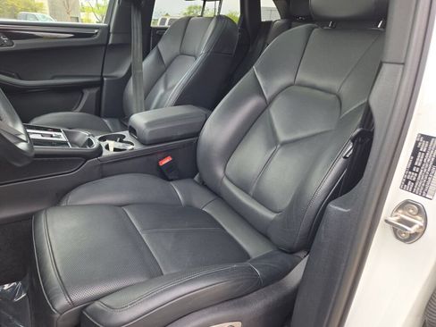 Used 2024 Porsche Macan AWD/4WD image 25