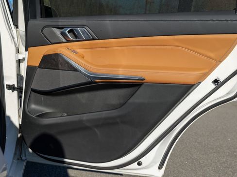 Used 2023 BMW X7 xDrive40i w/ Premium Package image 29