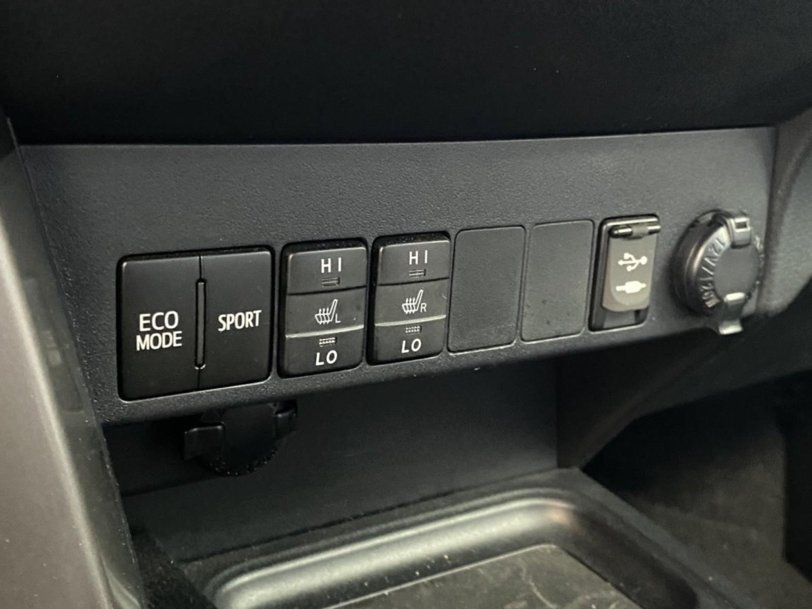 Used 2018 Toyota RAV4 XLE AWD/4WD image 30