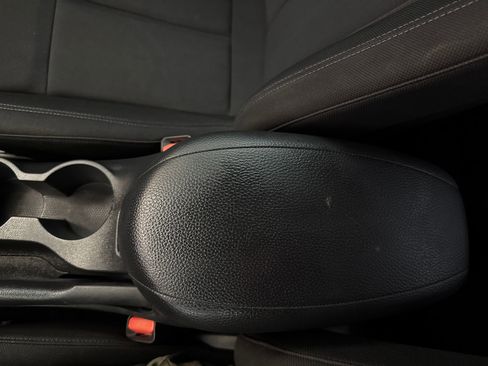 Used 2016 Hyundai Veloster FWD image 29