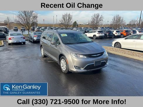 Used 2018 Chrysler Pacifica Touring-L image 6