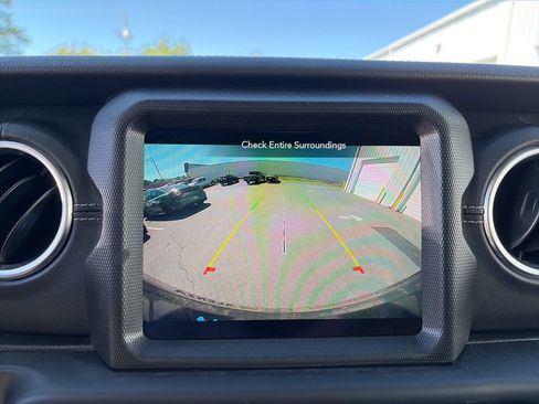 Used 2023 Jeep Wrangler Unlimited Sahara w/ Cold Weather Group image 19