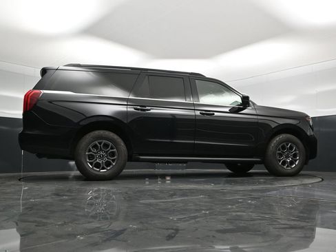 Used 2025 Ford Expedition Max Active AWD/4WD image 47