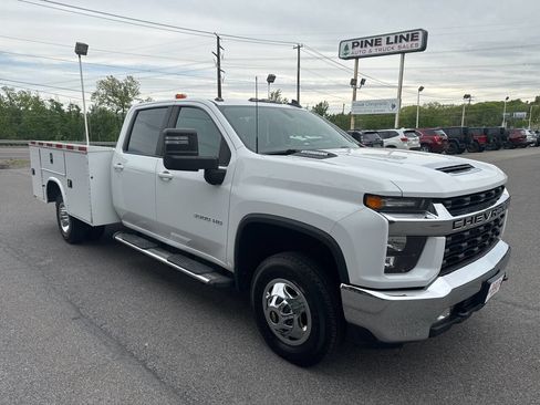Used 2023 Chevrolet Silverado 3500 LT w/ Convenience Package AWD/4WD image 1