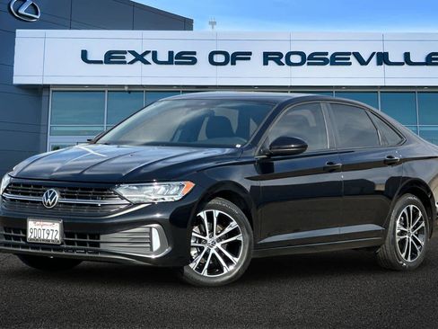 Used 2022 Volkswagen Jetta Sport image 1