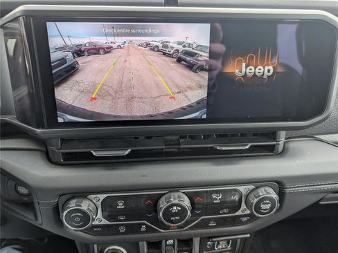 Used 2025 Jeep Wrangler Rubicon image 31