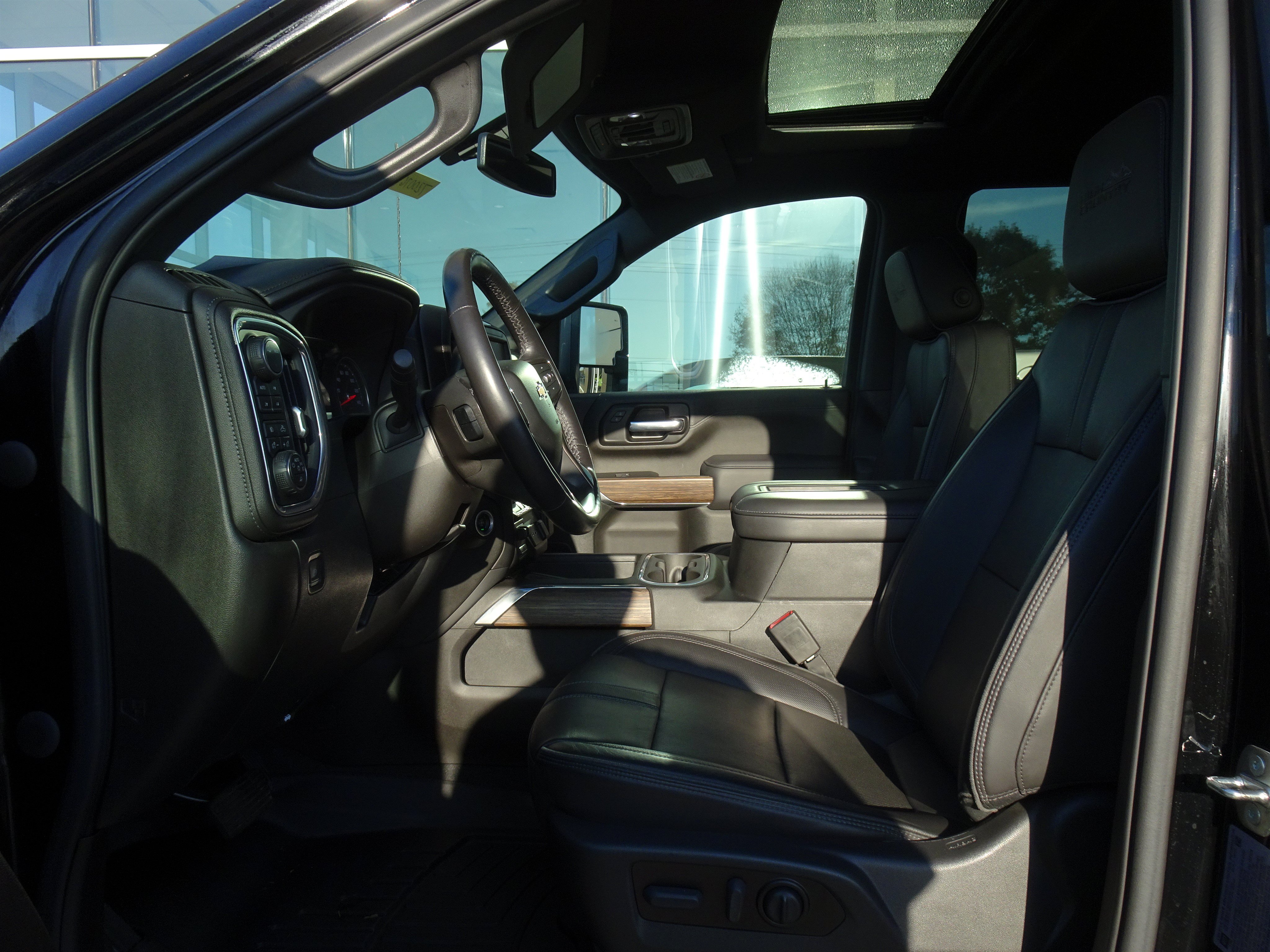 Used 2022 Chevrolet Silverado 2500 High Country w/ LPO, Dark Essentials Package AWD/4WD image 9