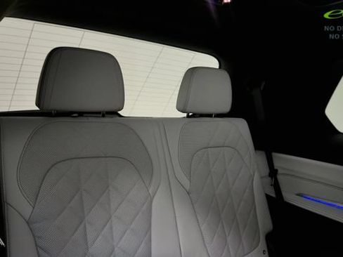 Used 2024 BMW X7 xDrive40i w/ M Sport Package AWD/4WD image 43