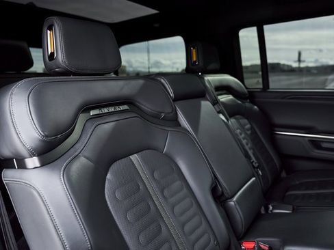 Used 2025 Rivian R1S Adventure image 49