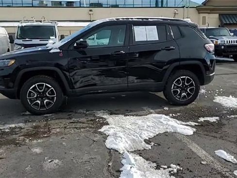 Used 2024 Jeep Compass Trailhawk w/ Trailhawk Elite Group image 3