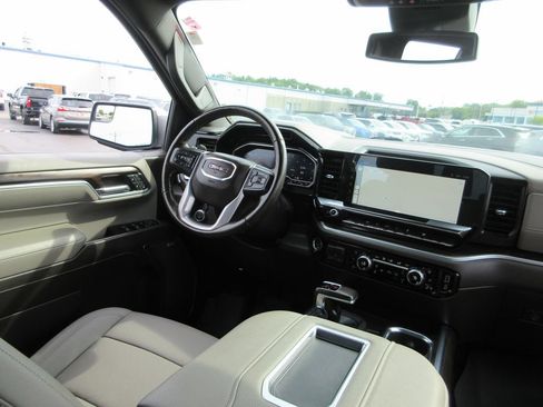 Used 2022 GMC Sierra 1500 SLT w/ SLT Premium Package AWD/4WD image 25