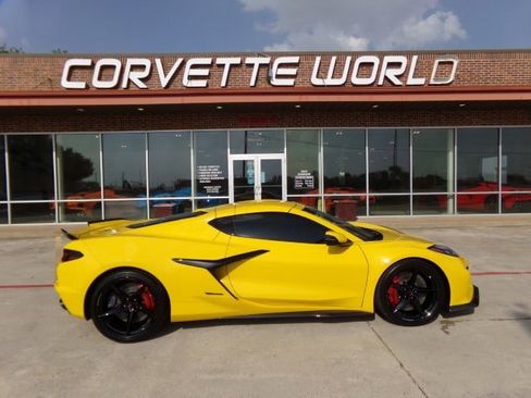 Used 2025 Chevrolet Corvette E-Ray w/ Stealth Interior Trim Package AWD/4WD image 4