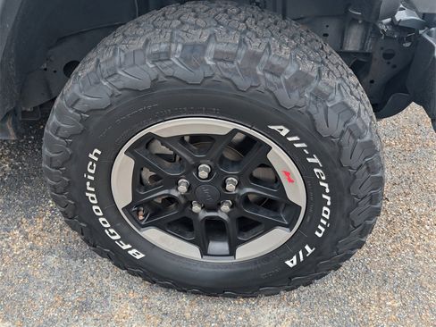 Used 2018 Jeep Wrangler Unlimited Rubicon w/ Cold Weather Group image 5