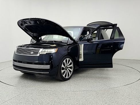 Certified 2025 Land Rover Range Rover SV AWD/4WD image 9