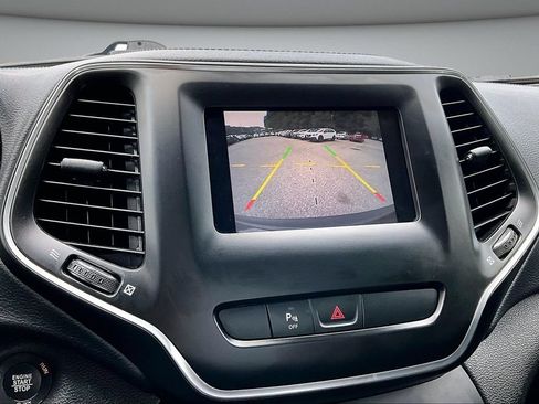 Used 2020 Jeep Cherokee Latitude Plus w/ Cold Weather Group AWD/4WD image 14