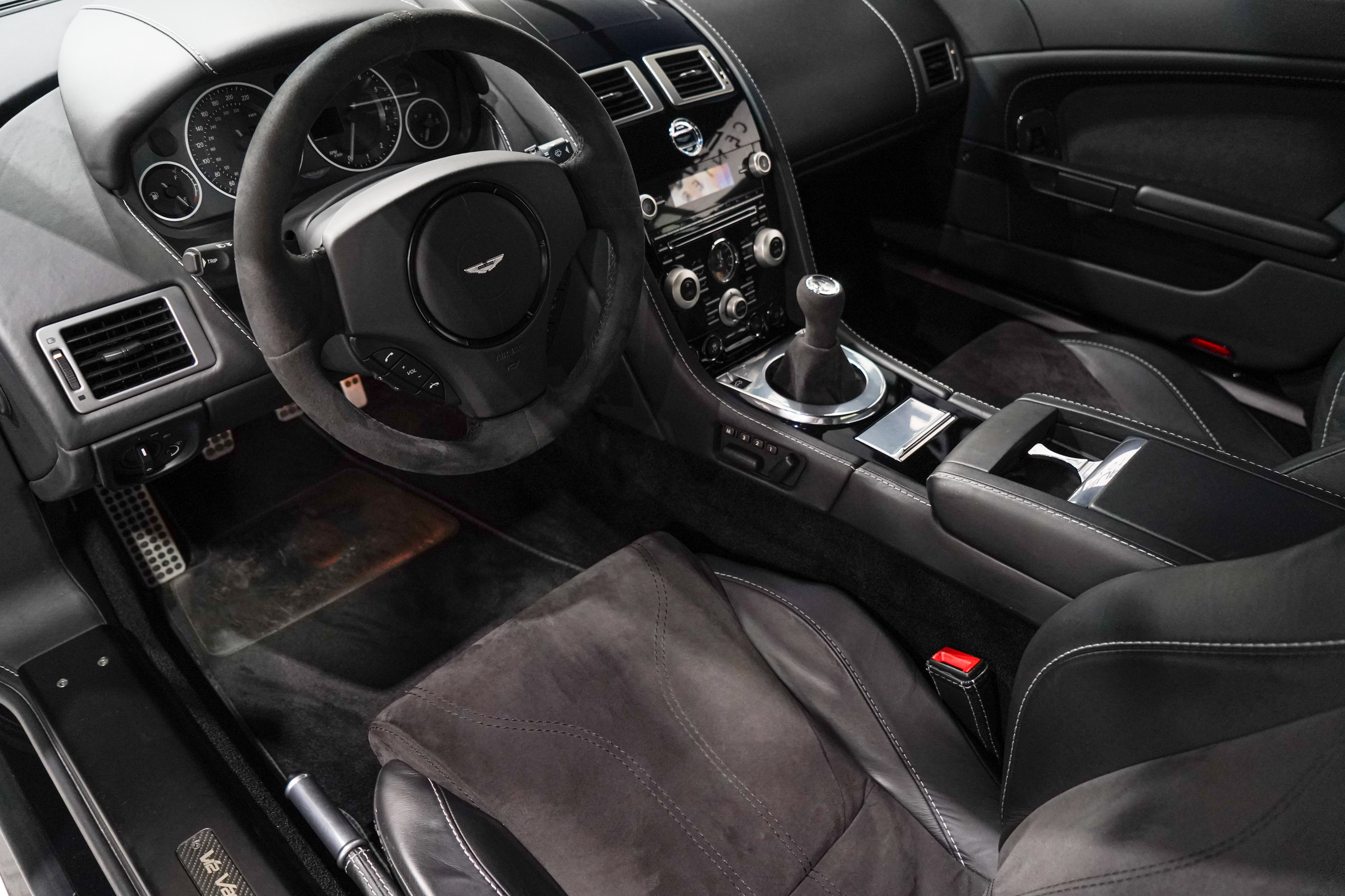 Used 2011 Aston Martin V12 Vantage Carbon Black RWD image 2