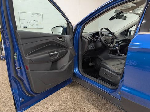 Used 2017 Ford Escape Titanium FWD image 6