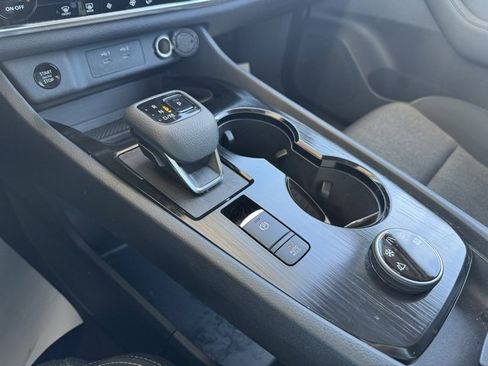 Used 2024 Nissan Rogue SV image 11