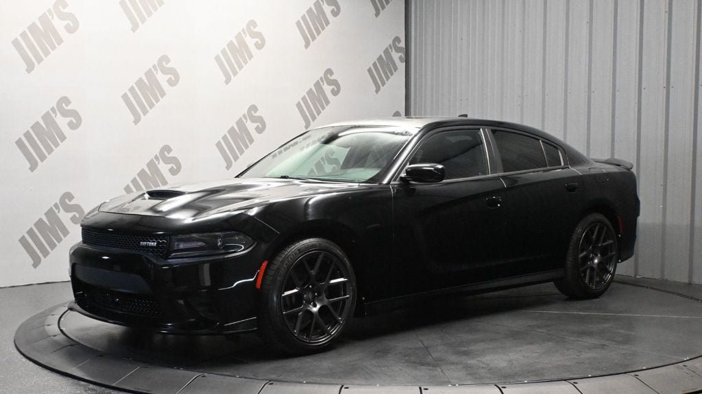 Used 2018 Dodge Charger R/T RWD image 1