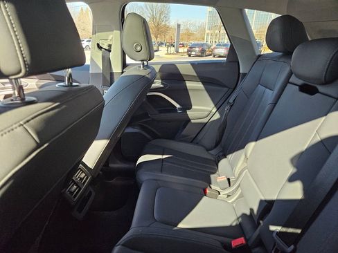 Used 2025 Audi Q5 Premium w/ Convenience Package image 10