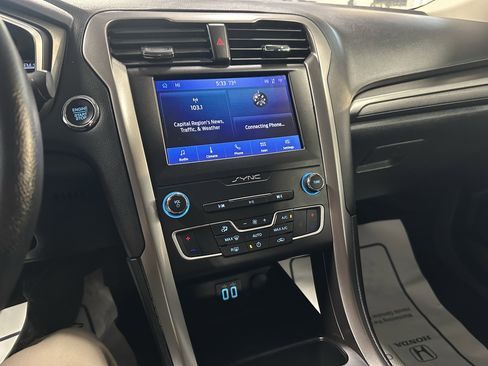 Used 2020 Ford Fusion SE FWD image 10