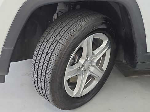 Used 2024 Jeep Compass Sport AWD/4WD image 30