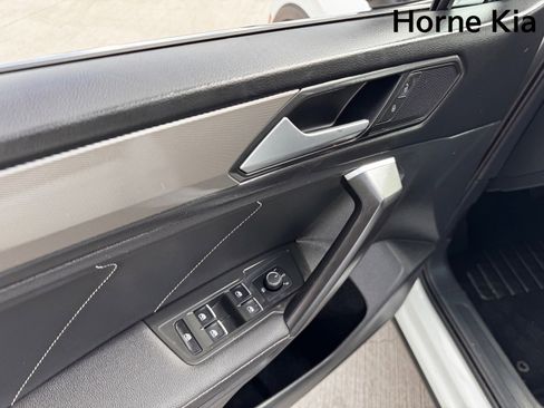 Used 2022 Volkswagen Tiguan SE image 11