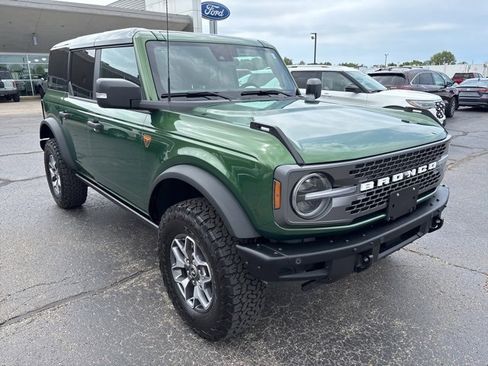 Used 2024 Ford Bronco Badlands image 9
