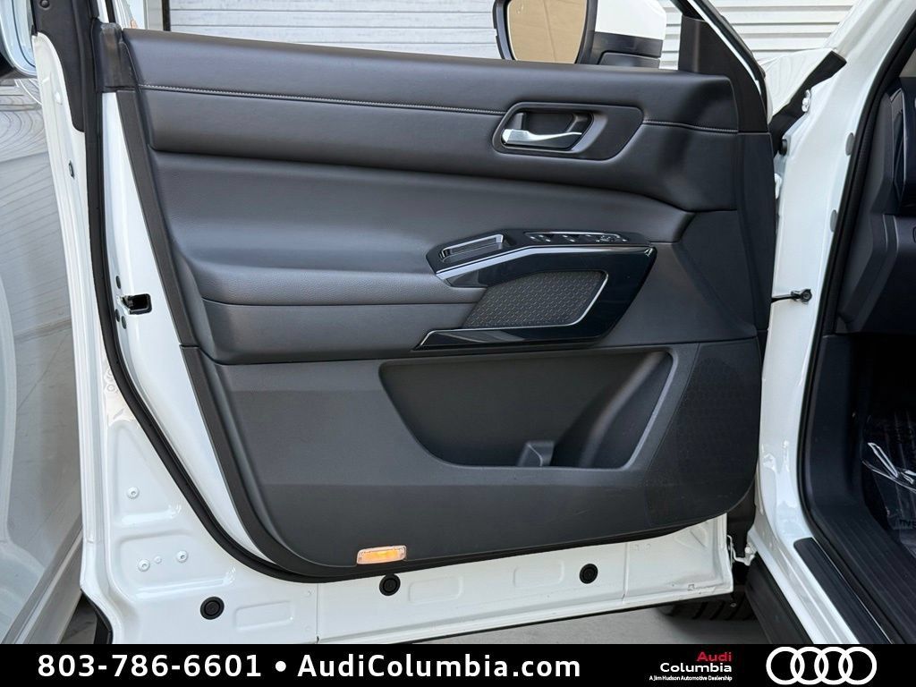 Used 2022 Nissan Pathfinder SV w/ SV Premium Package AWD/4WD image 20
