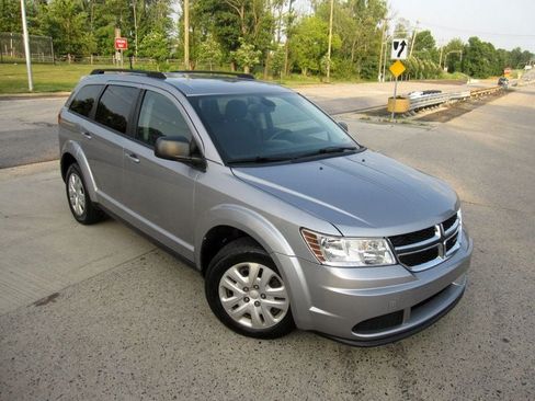 Used 2018 Dodge Journey SE FWD image 2