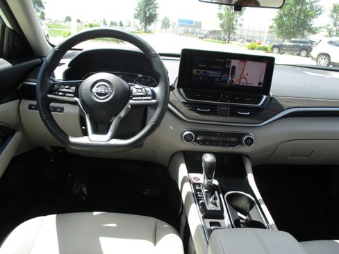 Used 2023 Nissan Altima 2.5 SL FWD image 14