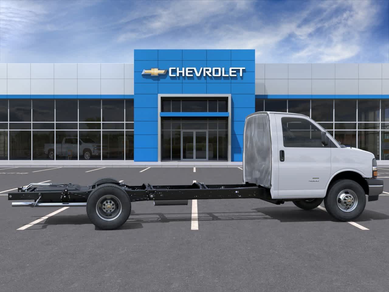 New 2025 Chevrolet Express 4500 w/ Power Convenience Package RWD image 7