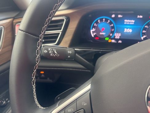 New 2026 Volkswagen Atlas SE image 18