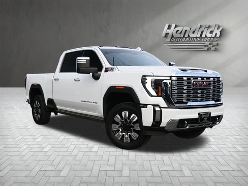 Used 2024 GMC Sierra 2500 Denali w/ Max Trailering Package image 2