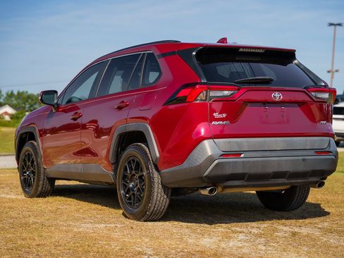 Used 2019 Toyota RAV4 XLE w/ Convenience Package FWD image 5