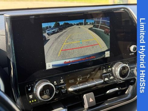 Used 2024 Toyota Highlander Limited FWD image 25