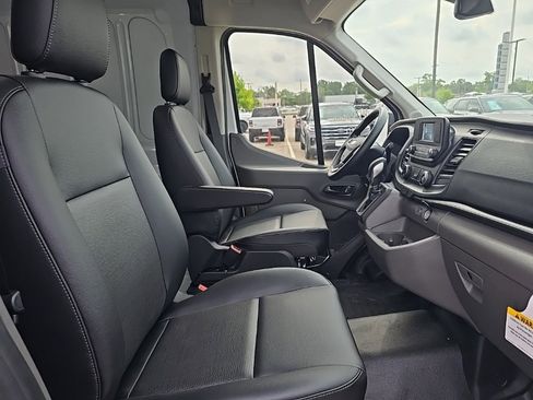 New 2025 Ford Transit 250 148 Medium Roof image 19