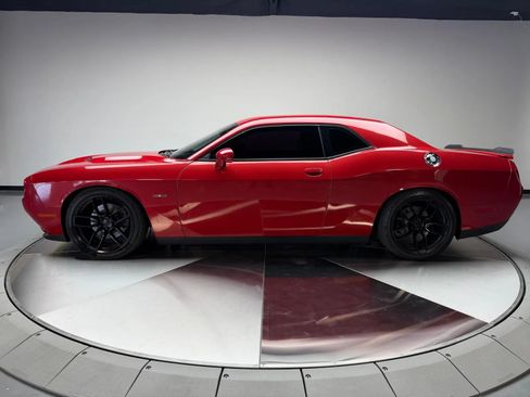 Used 2016 Dodge Challenger R/T RWD image 4