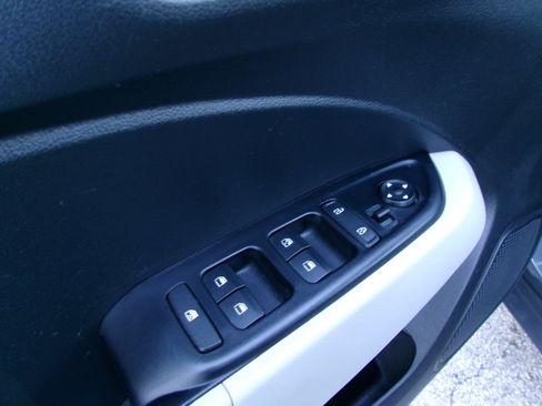 Used 2024 Hyundai Venue SEL FWD image 12