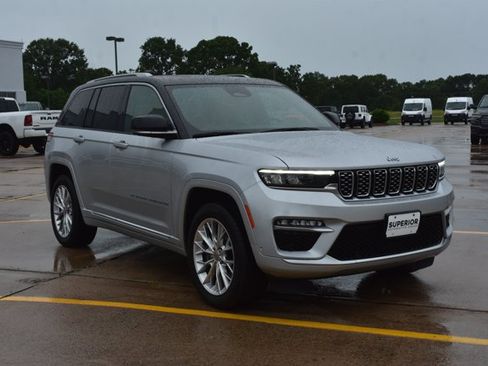 Used 2023 Jeep Grand Cherokee Summit w/ Luxury Tech Group V AWD/4WD image 3