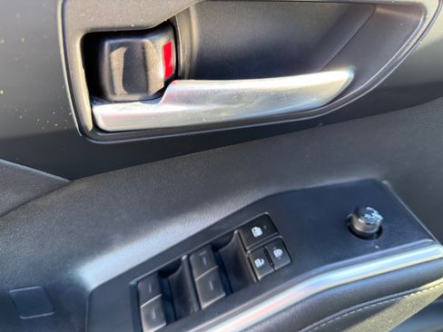 Used 2024 Toyota Highlander LE image 24