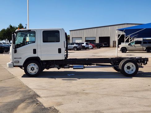 New 2026 Isuzu NPR image 3