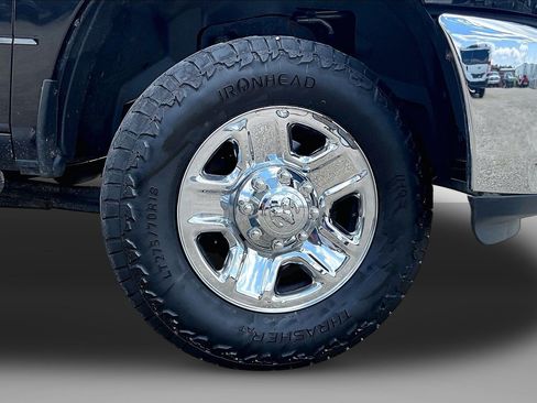 Used 2017 RAM 2500 Tradesman w/ Chrome Appearance Group AWD/4WD image 8