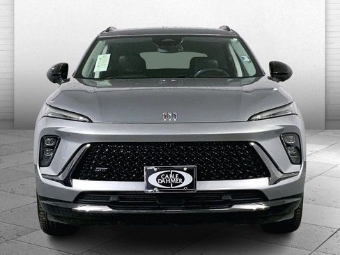 Used 2025 Buick Envision Sport Touring image 2